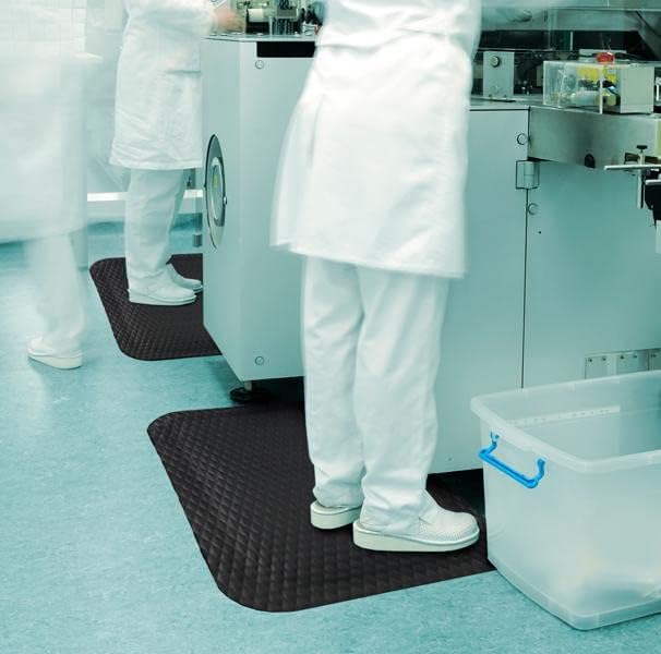 Hog Heaven 5/8 inch Black & Black Border 3' x 4' Nitrile Backed Anti-Fatigue Comfort Mat