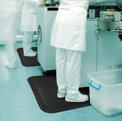 Hog Heaven 5/8 inch Black & Black Border 3' x 4' Nitrile Backed Anti-Fatigue Comfort Mat