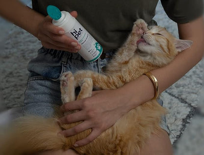 Hi Pet Dog Paw Cleaner Foam with Built-in Paw Scrubber Brush, Paw Cleaner for Dogs and Cats, Cat and Dog Paw Moisturizer, Effortless and Easy-to-Use Bottle Design Dog Feet Cleaner, 5.07 Fl Oz